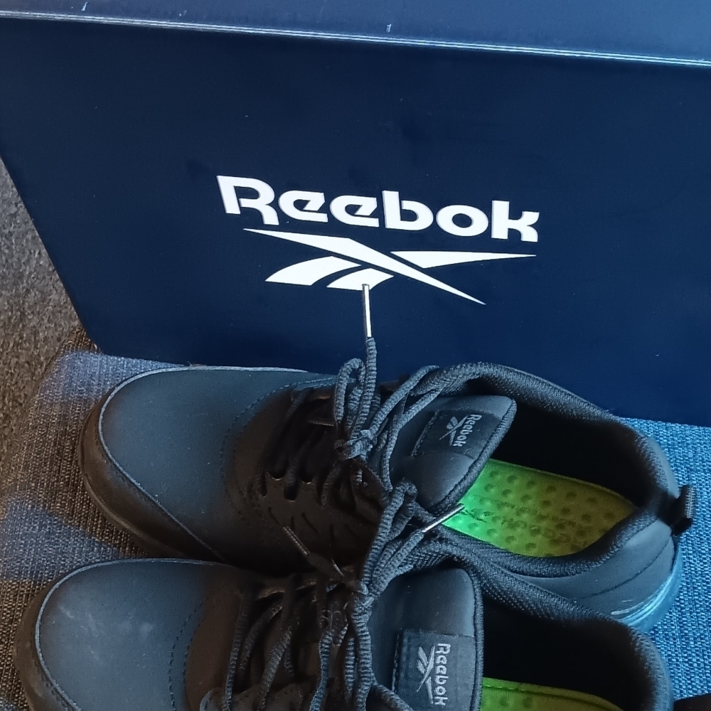 Like new Reebok Safety Shoes  for Men - Picture 2 of 7